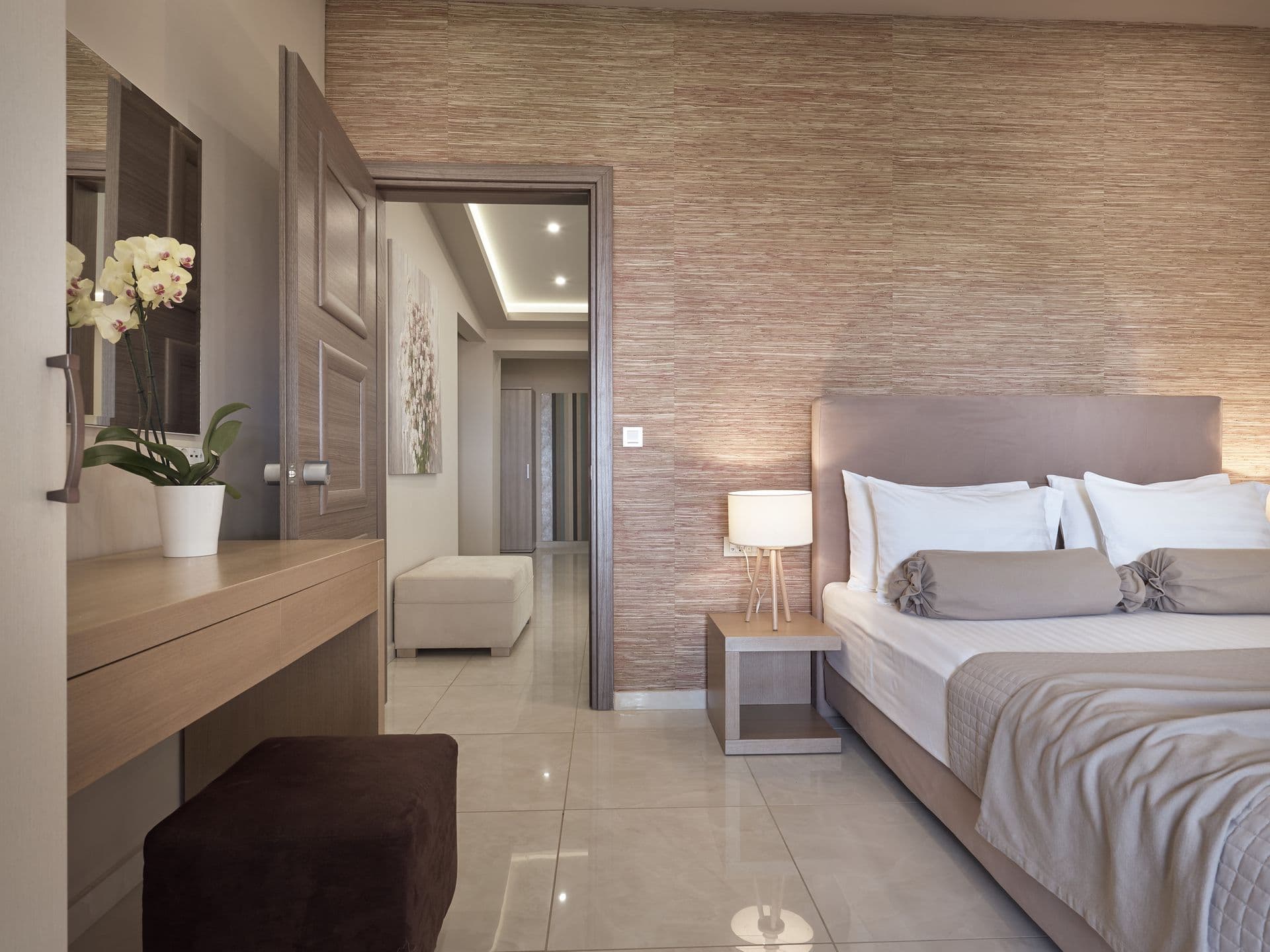 room-types-KOUKOUNARI-Delux3-0.jpg