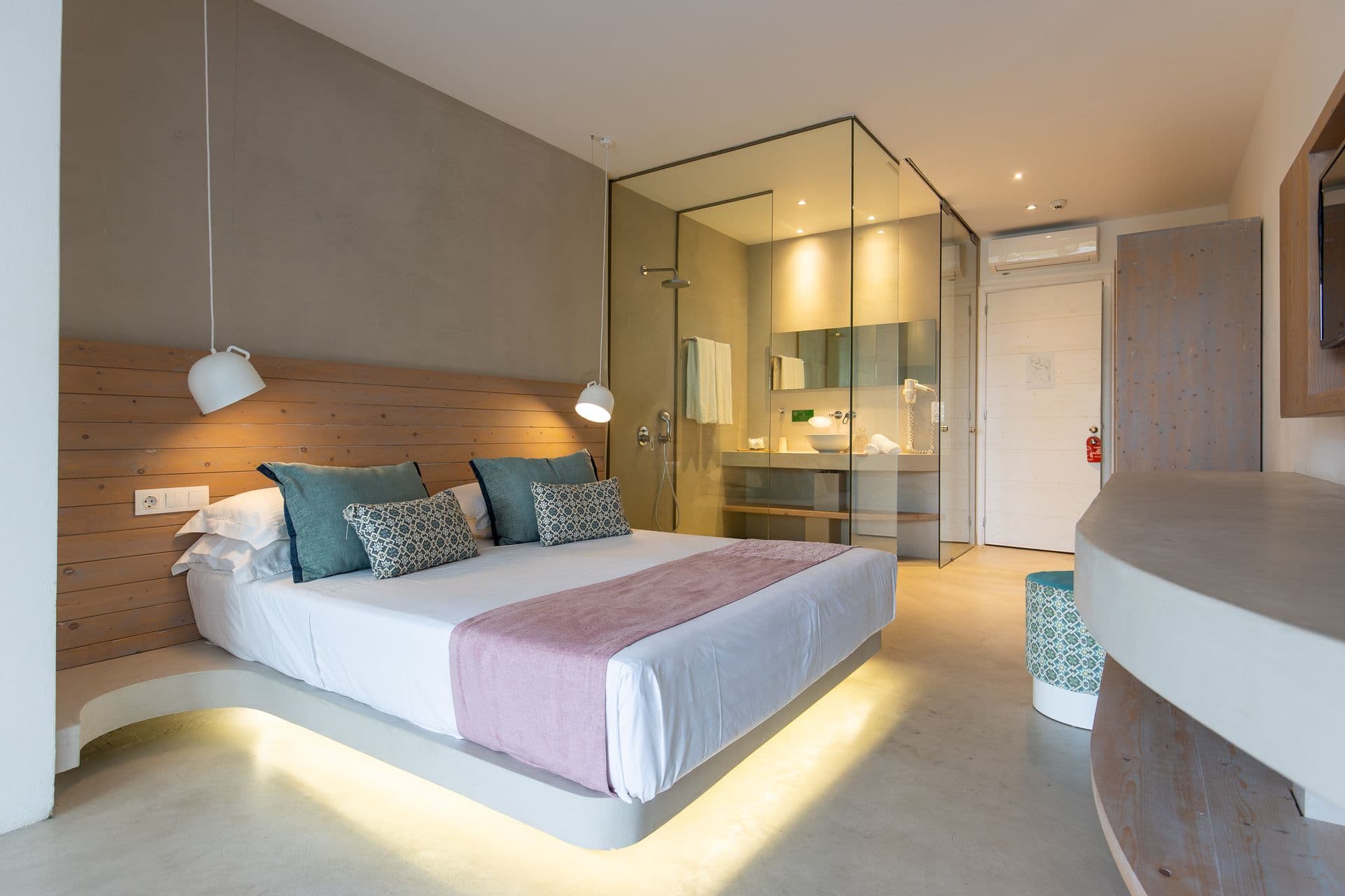 room-types-KOUROSEXCL-JUSUIT-0.jpg