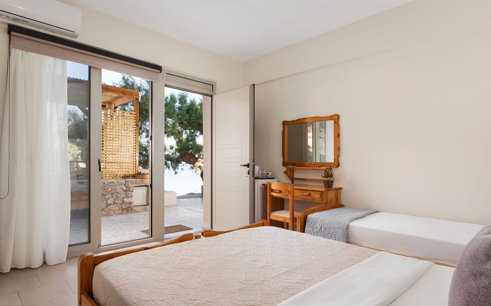 room-types-KOUTELOSEA-RPATIO-0.jpg
