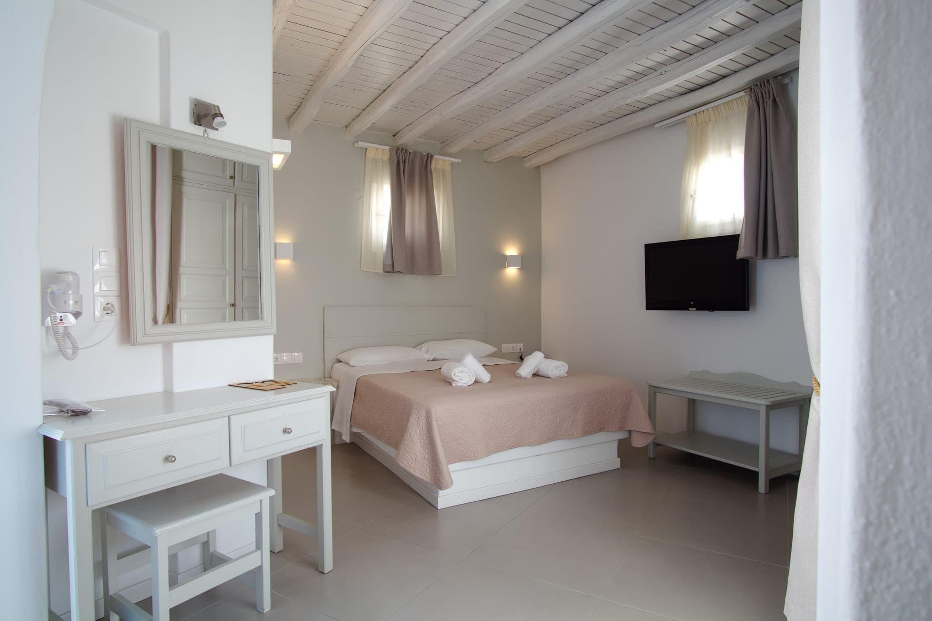 room-types-KRITIKAKIS-QA-0.jpg