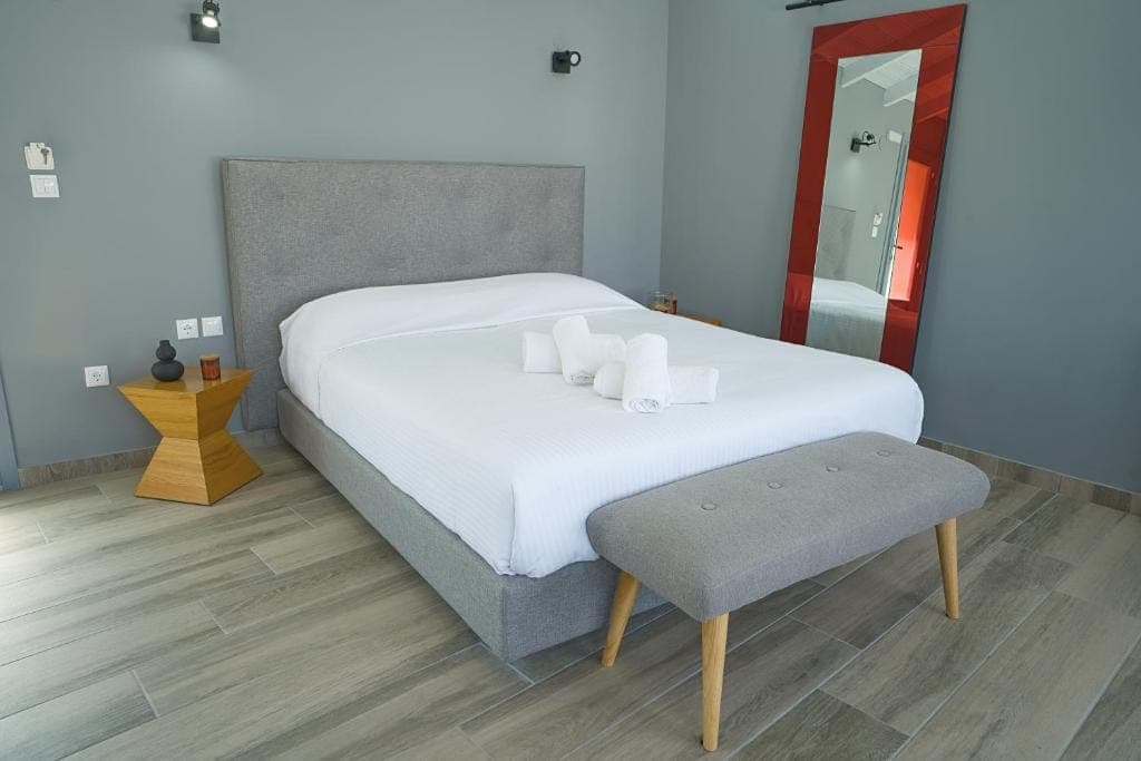 room-types-KTIMAFAKI-BUNGAL-0.jpg
