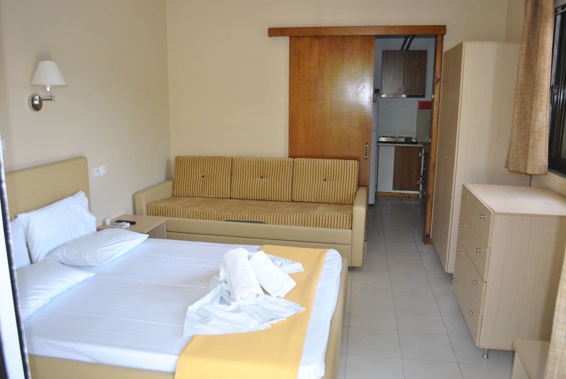 triple bed room