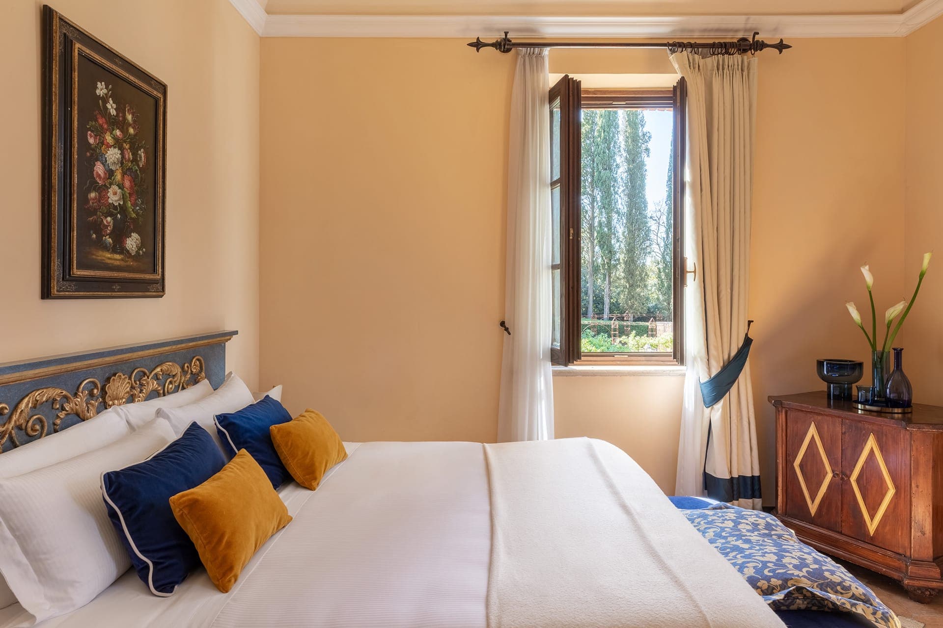 room-types-LACOLLEG-DLX-0.jpg