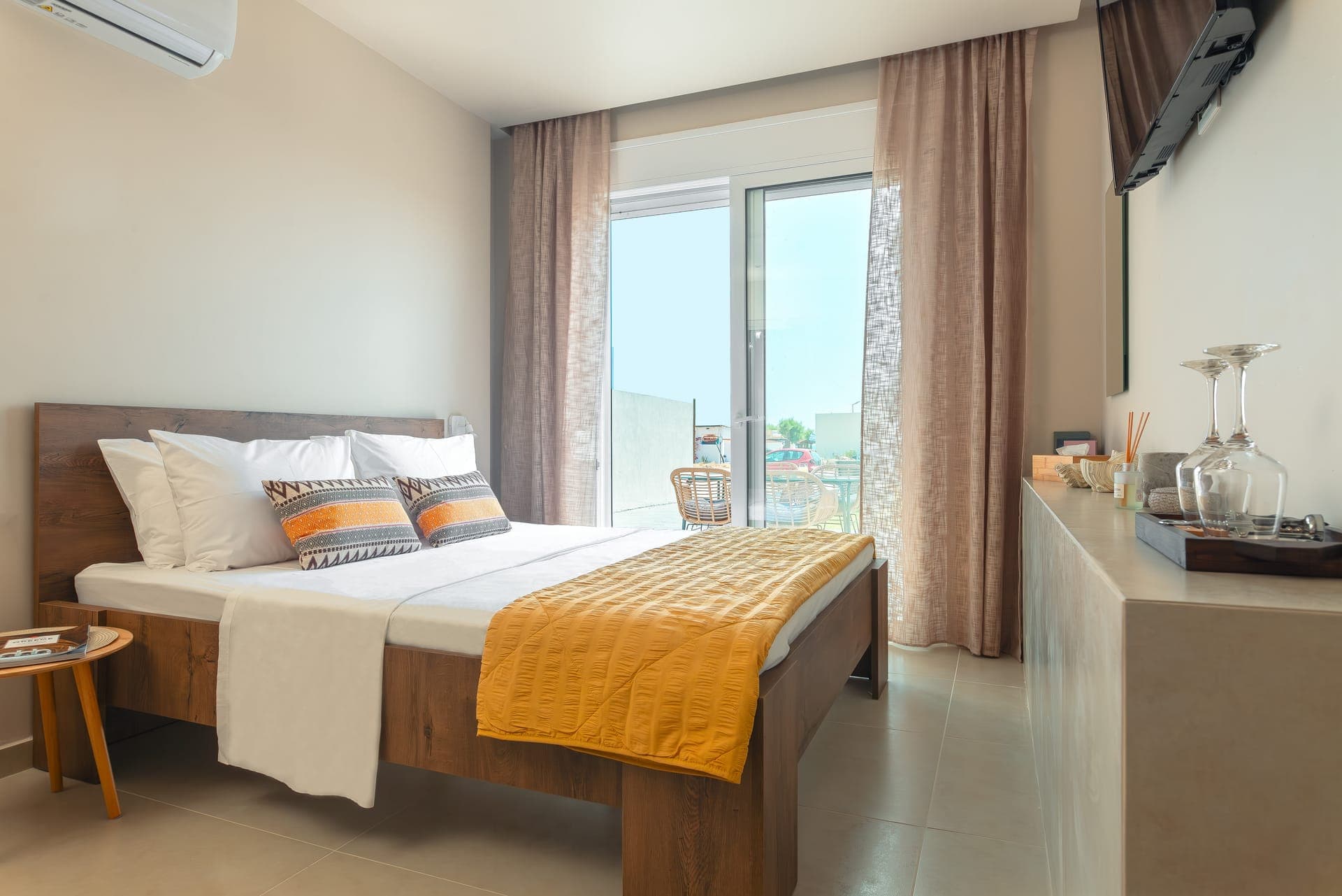 room-types-LAGOBEACH-1BASV-0.jpg