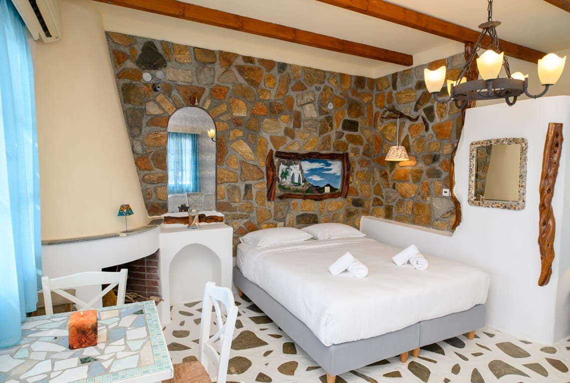 room-types-LAKKIV-SUITE-0.jpg