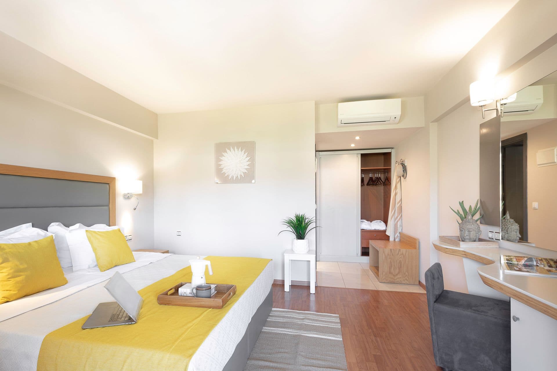 room-types-LAPISCINE-STDDBL-0.jpg
