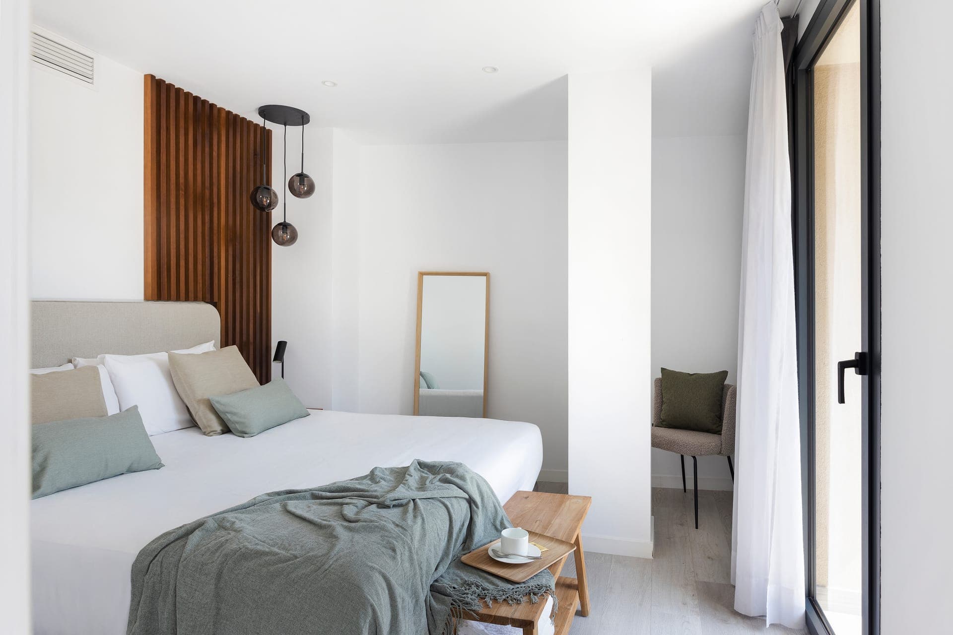 room-types-LARAMBLA-1BRBAL-0.jpg