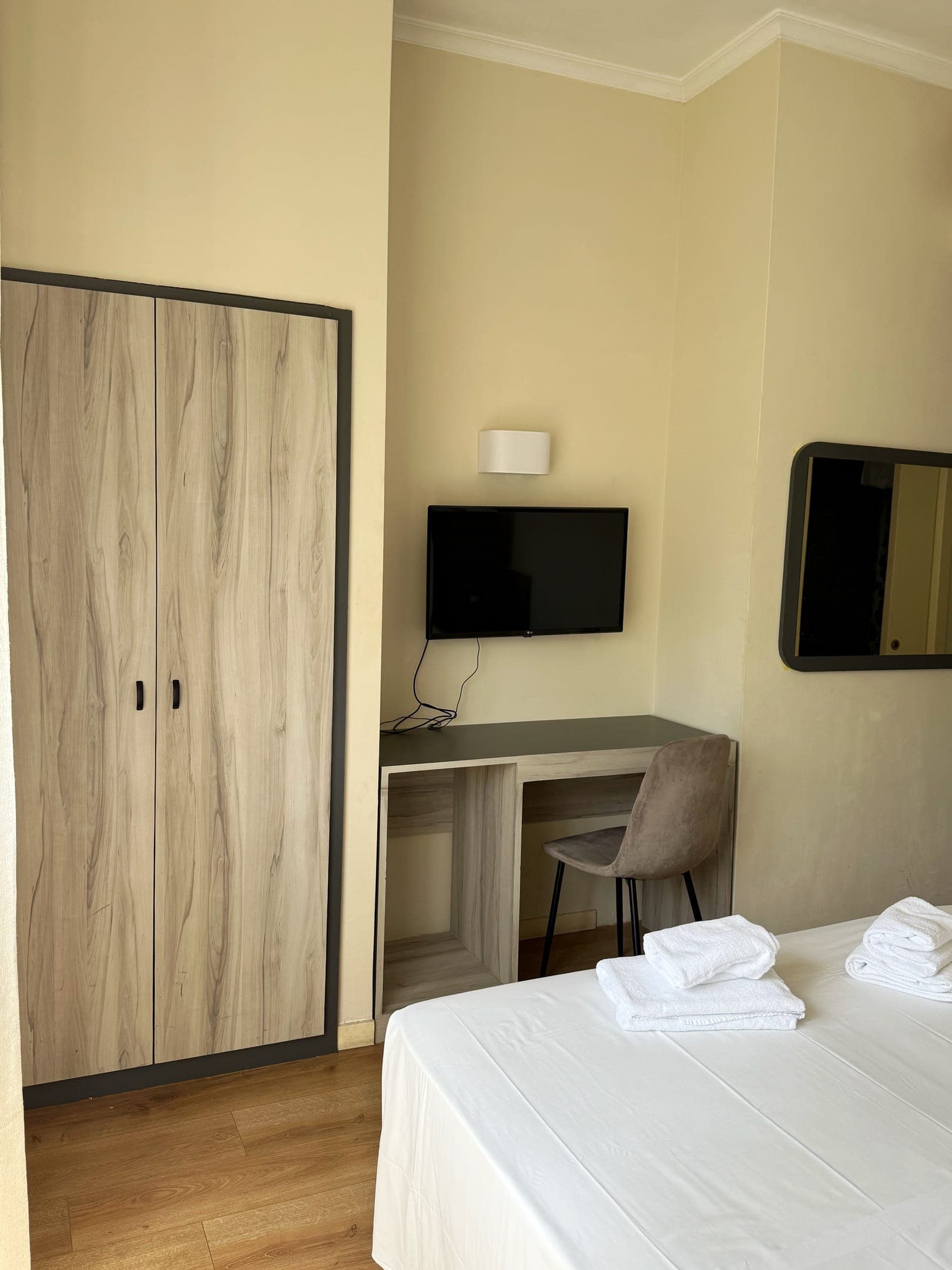 room-types-LAURARM-DBL-0.jpg