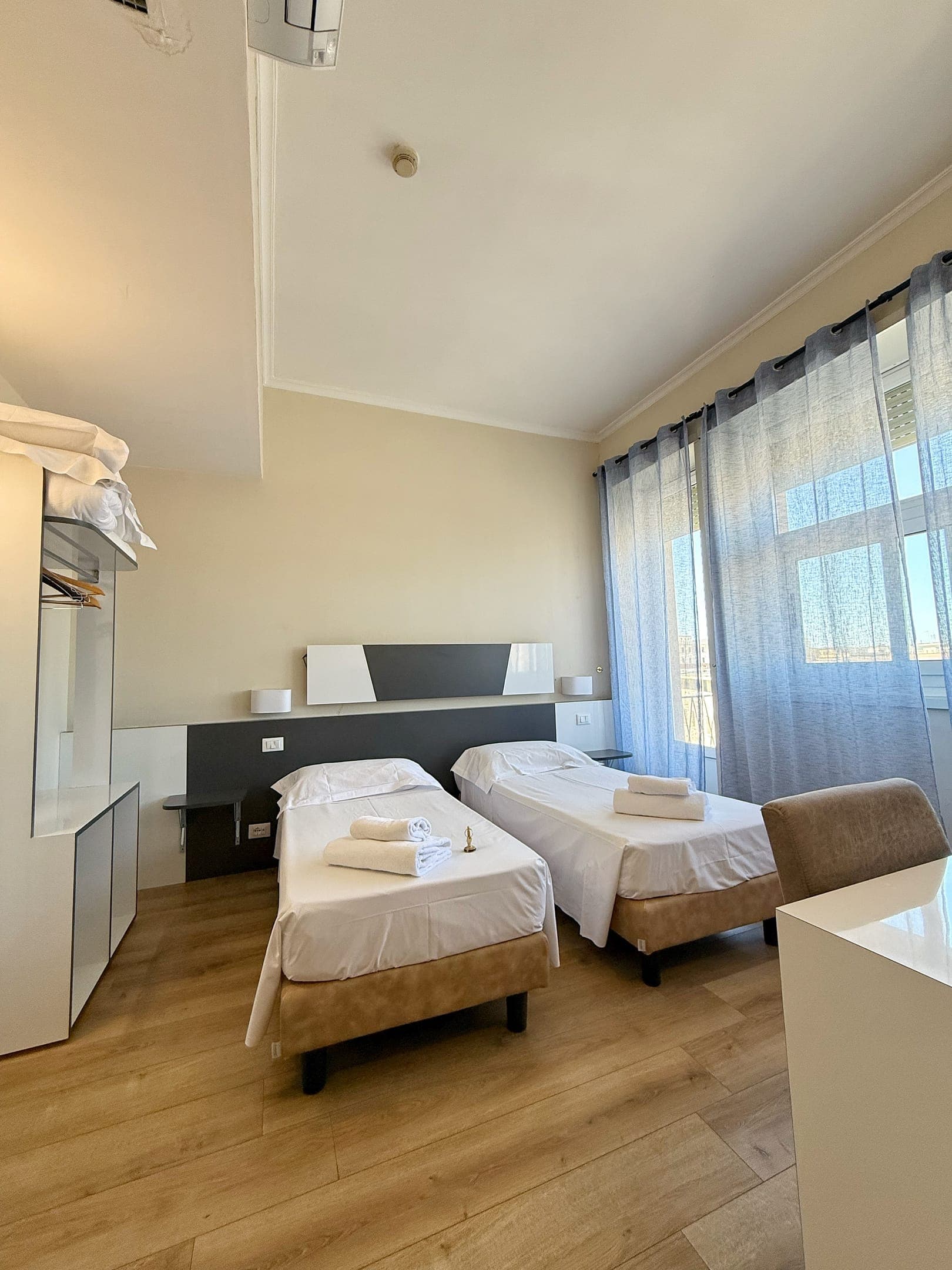 room-types-LAURARM-TWIN-0.jpg
