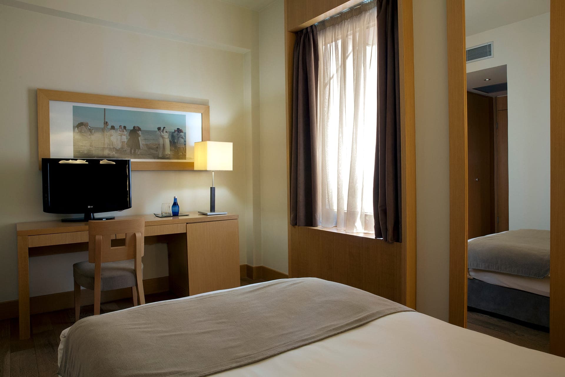 room-types-LAZARTSKG-SGL-0.jpg