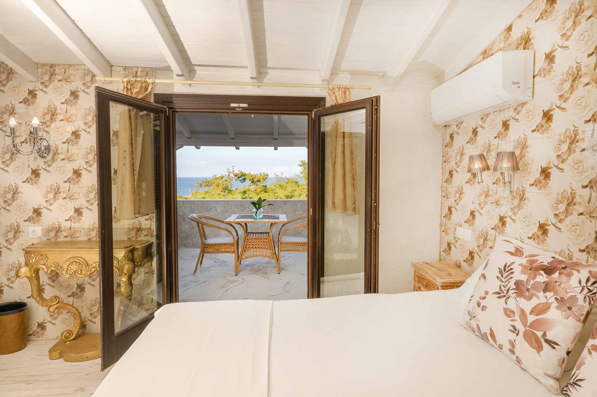 room-types-LEANDROSH-DLXDR-0.jpg