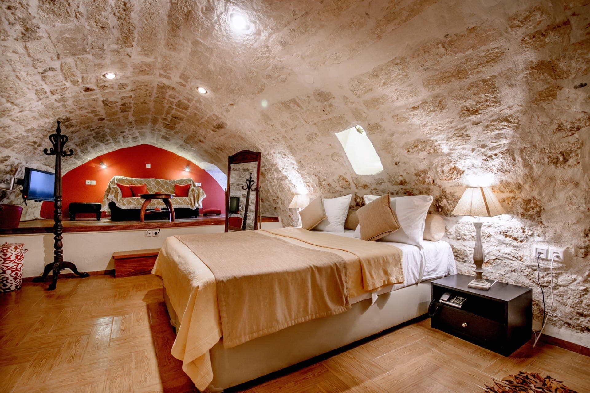 room-types-LEOHOTEL-STD-0.jpg