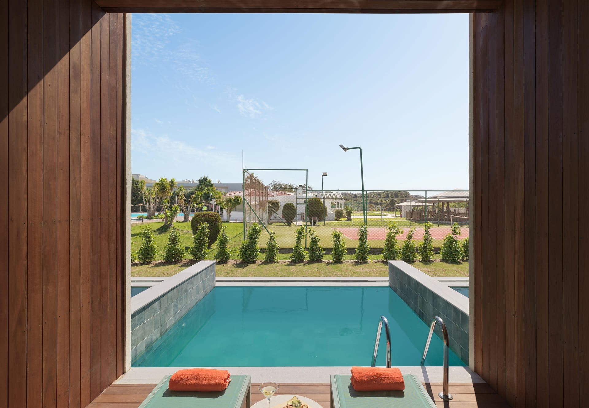 room-types-LEONARDOKO-DLPOOL-0.jpg