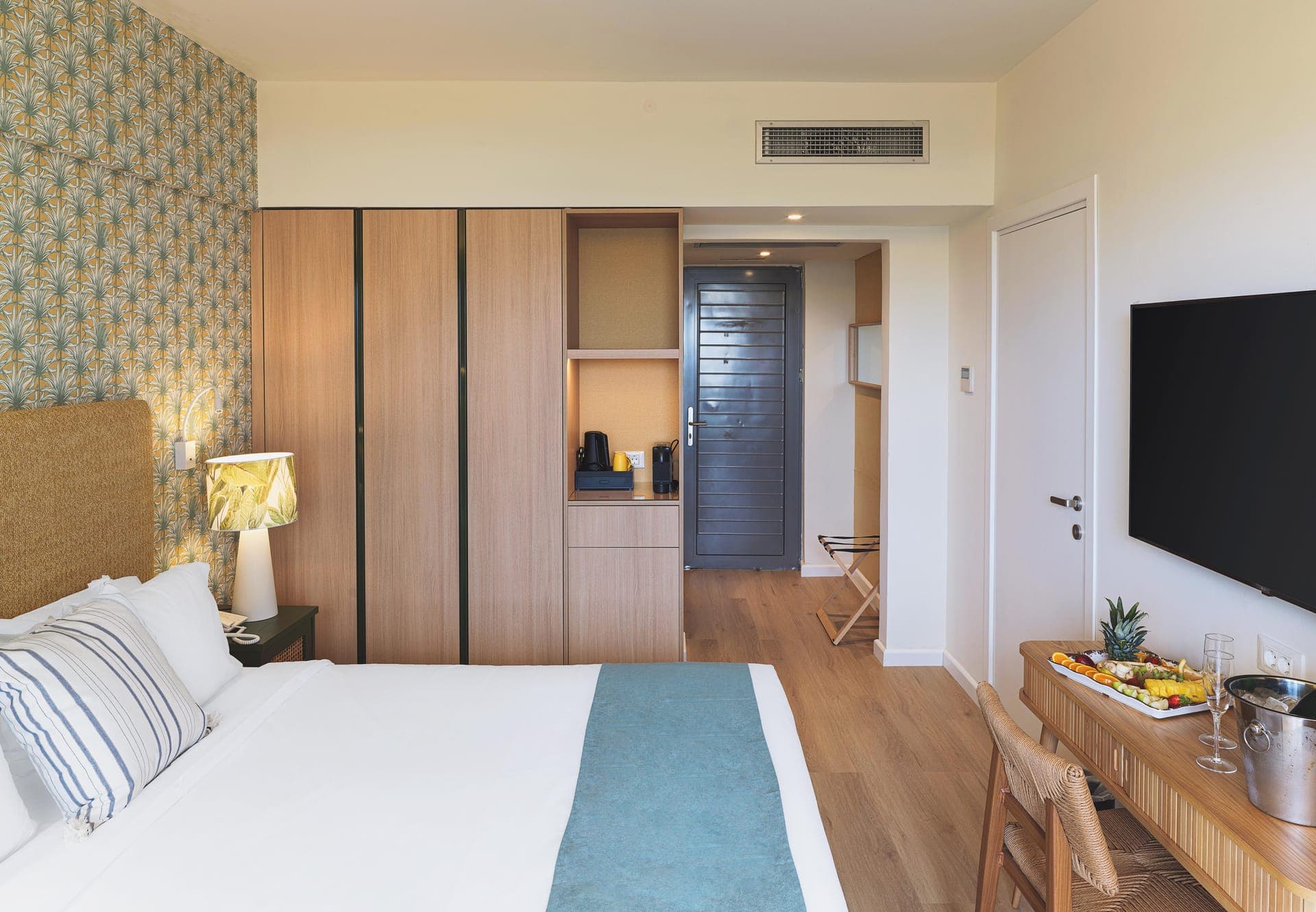 room-types-LEONARDOKO-DLXCOM-0.jpg