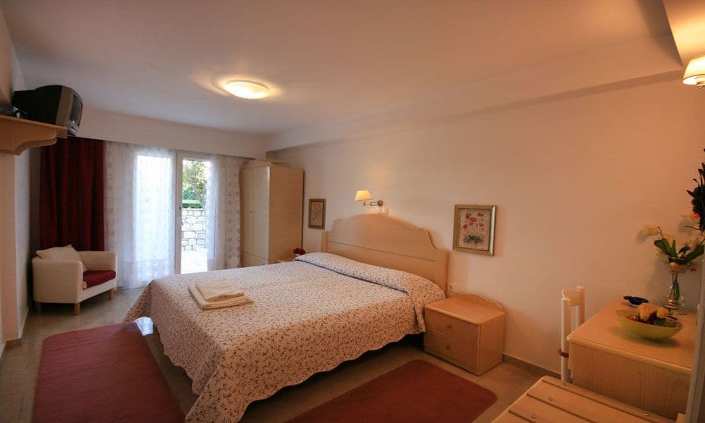 room-types-LEONARDOS-APT6-0.jpg