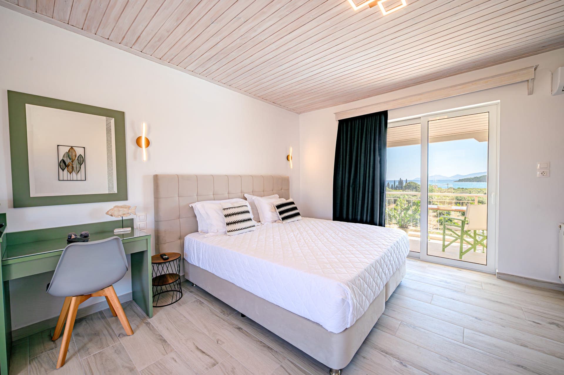 room-types-LEONIDAS-SUPDBL-0.jpg