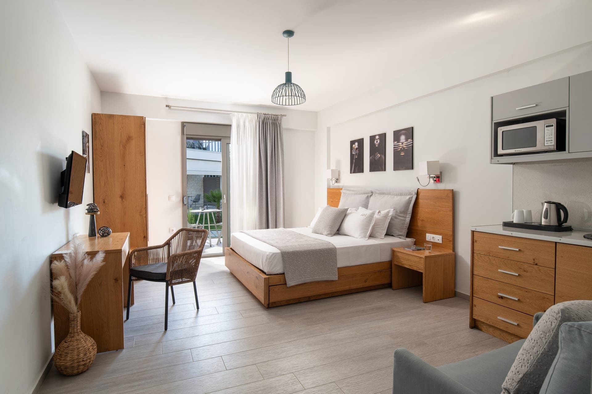 room-types-LEONVILLAS-DXSTUD-0.jpg