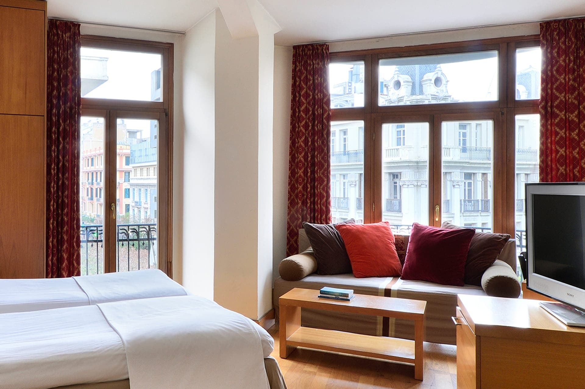 room-types-LEPALACE-EXECU-0.jpg