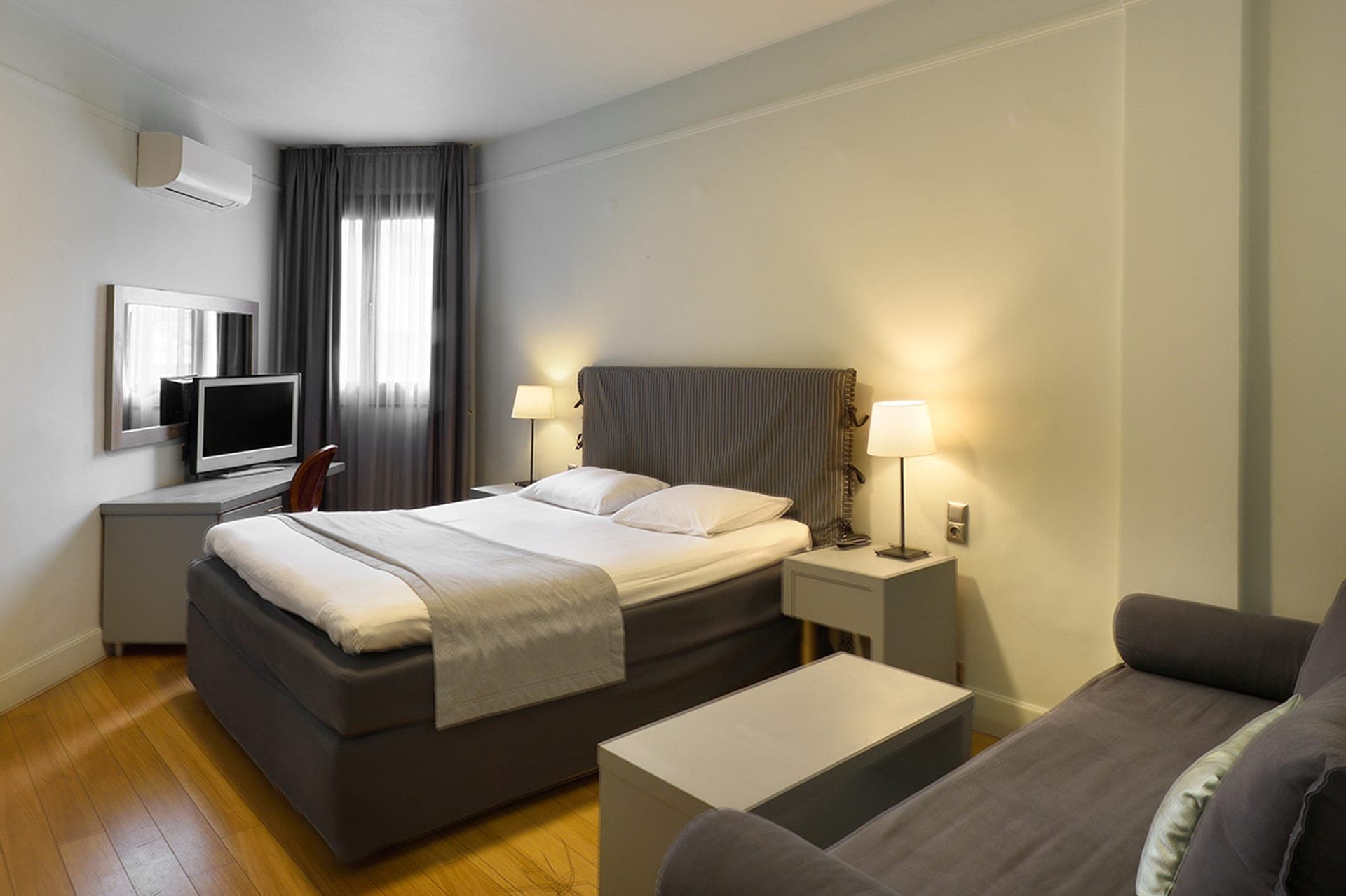 room-types-LEPALACE-TRIPLE-0.jpg