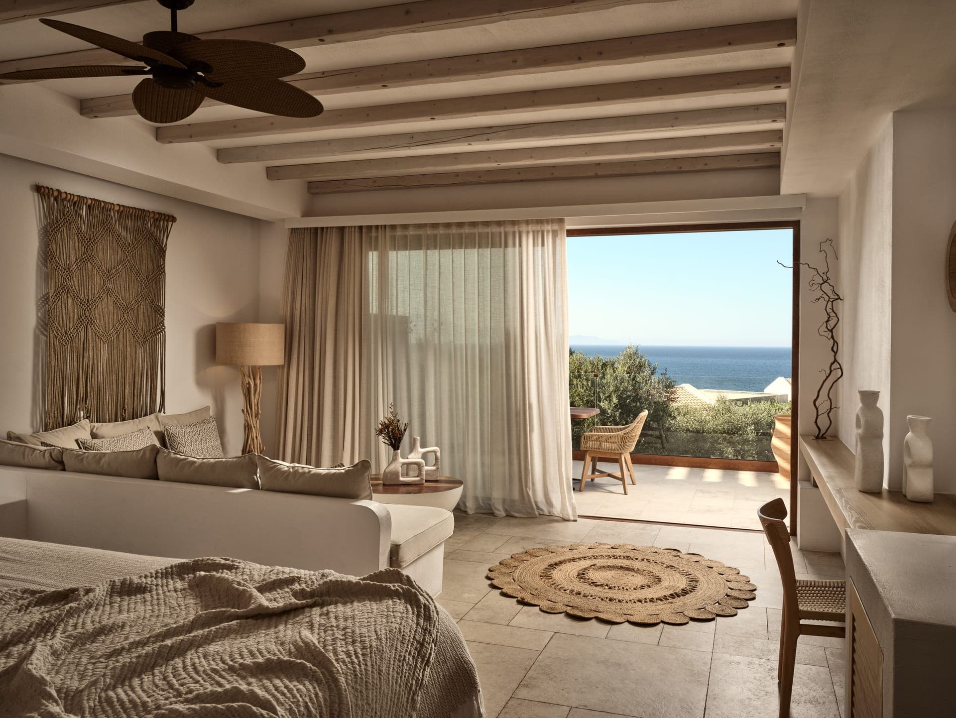 room-types-LESANTECAP-DLXSSV-0.jpg