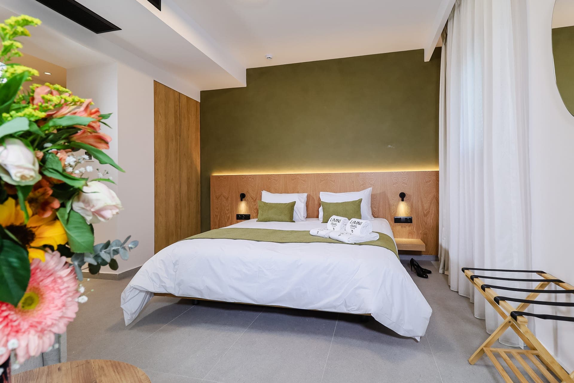 room-types-LIMNIBOUT-DELUXE-0.jpg