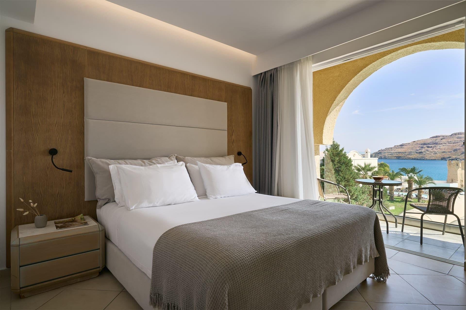 room-types-LINDROYAL-SUITSV-0.jpg