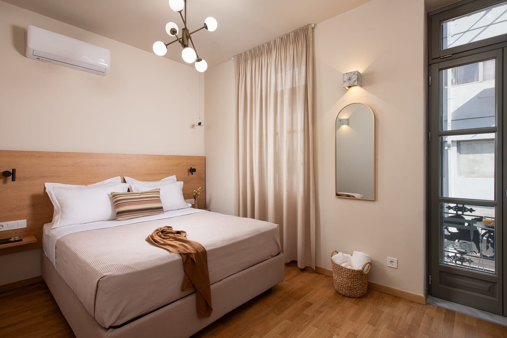room-types-LIVINGACR-DATR-0.jpg