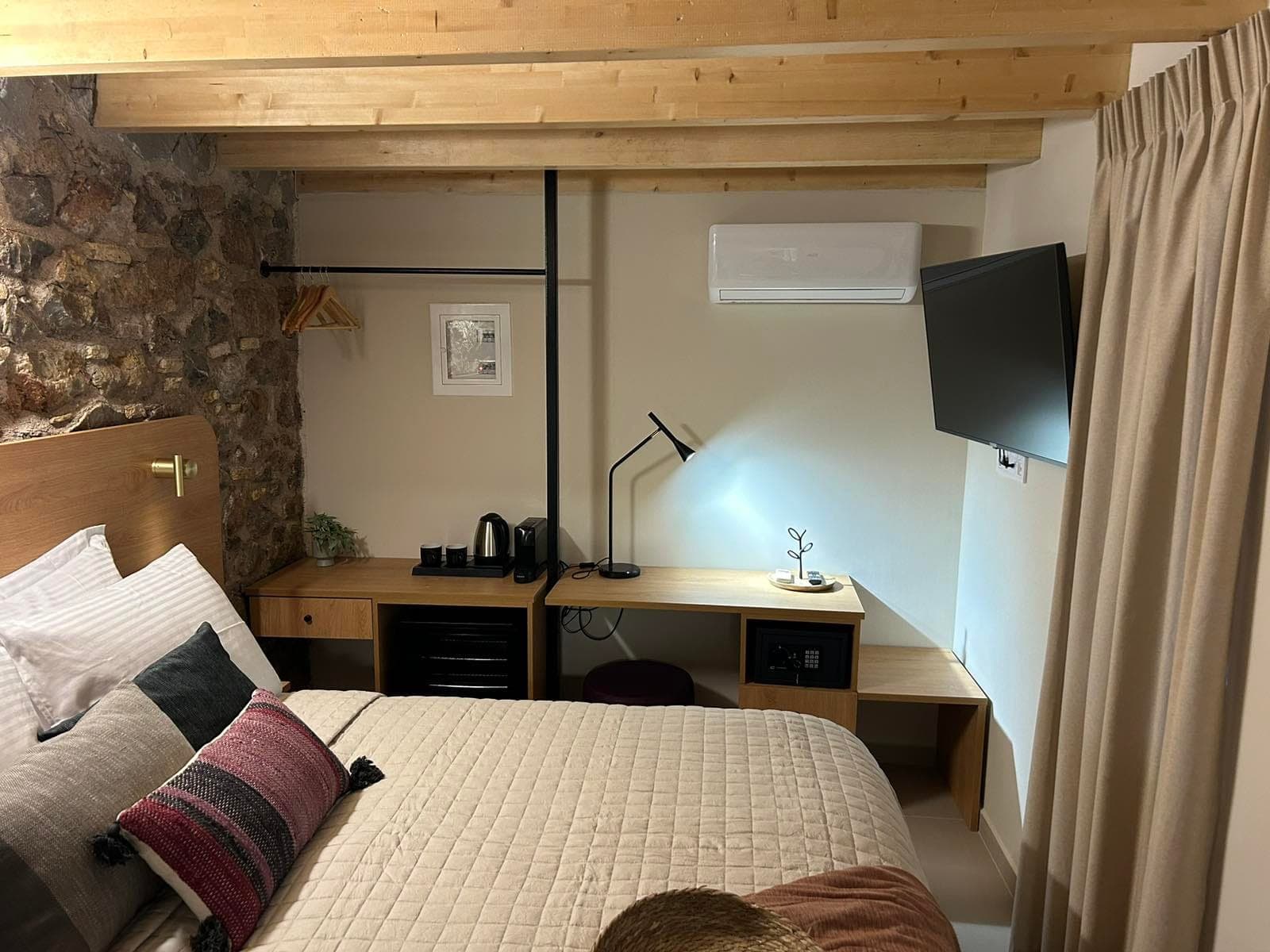 room-types-LIVINGACR-SUPER-0.jpg