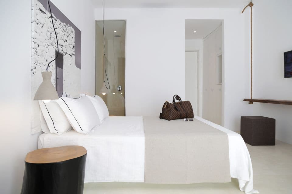 room-types-LIVINMYKON-DBLR-0.jpg