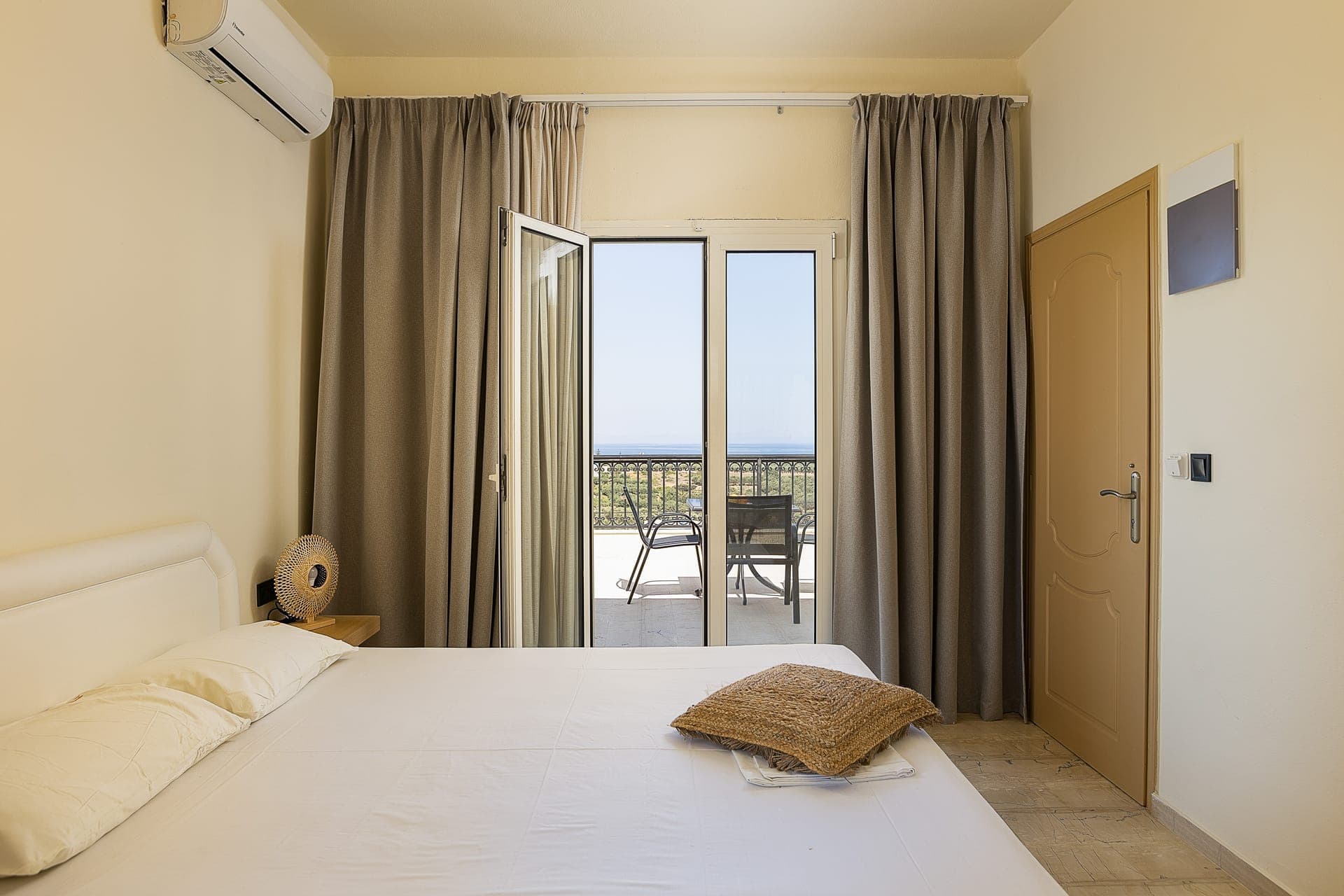 room-types-LOFOSAPART-1BDAPT-0.jpg