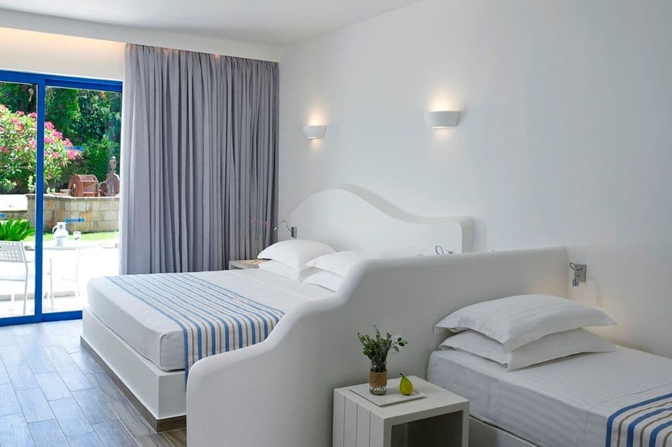 room-types-LTHALASSA-STD3-0.jpg
