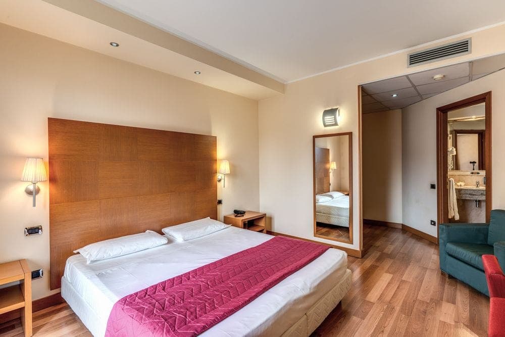 room-types-LUNA-DBLSUP-0.jpg