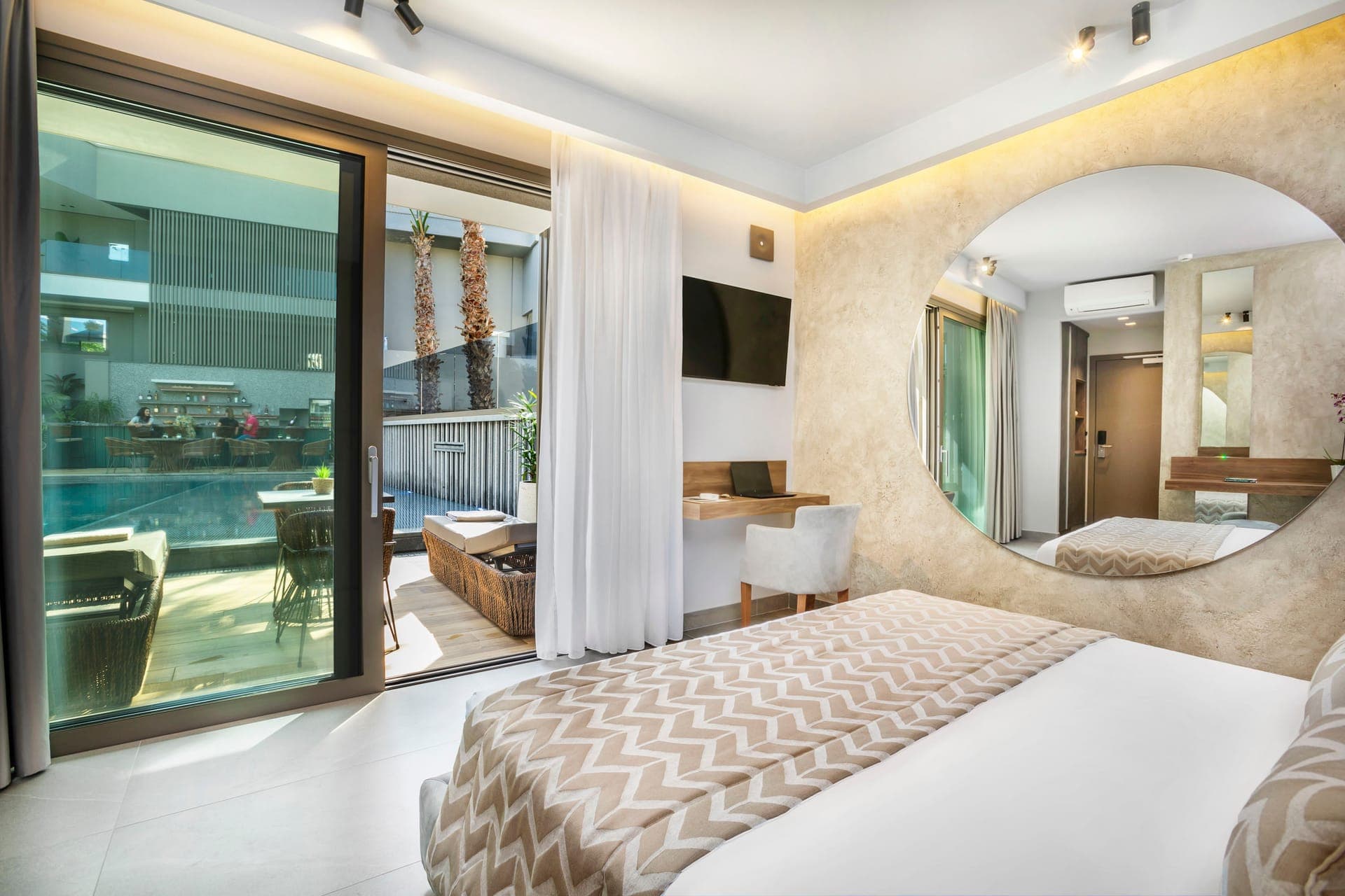room-types-LUUKSLUXAC-DPOOLF-0.jpg