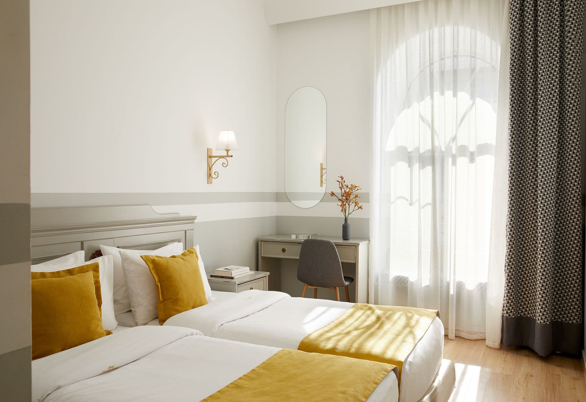room-types-LUXEMBOURG-DBL-0.jpg