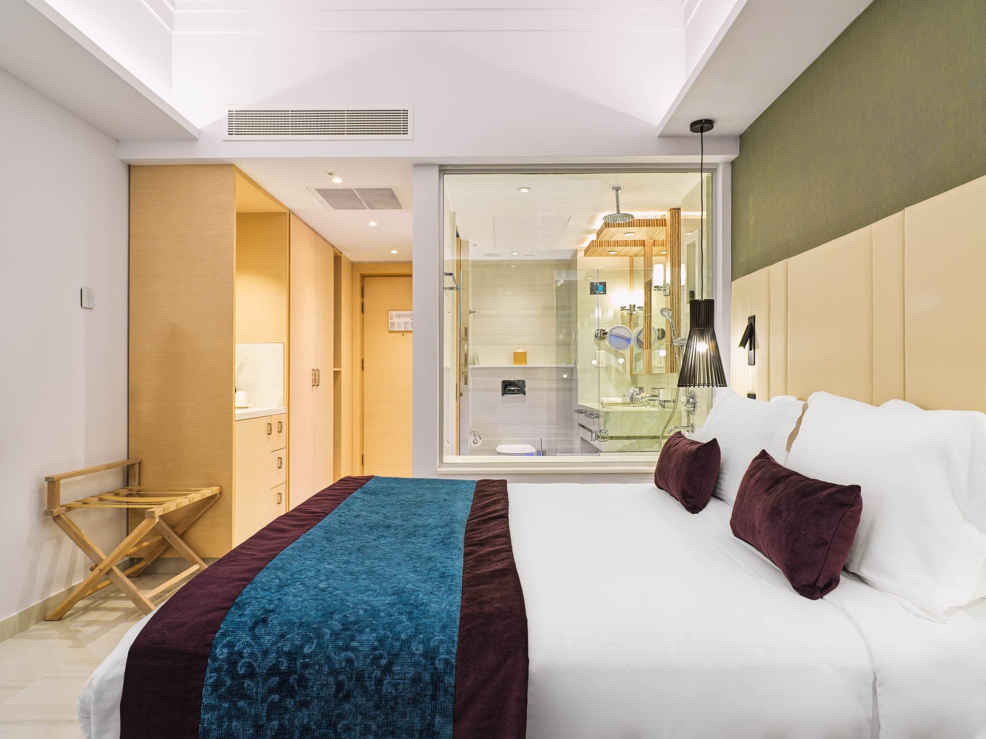 room-types-MADEFORTWO-DLXISL-0.jpg