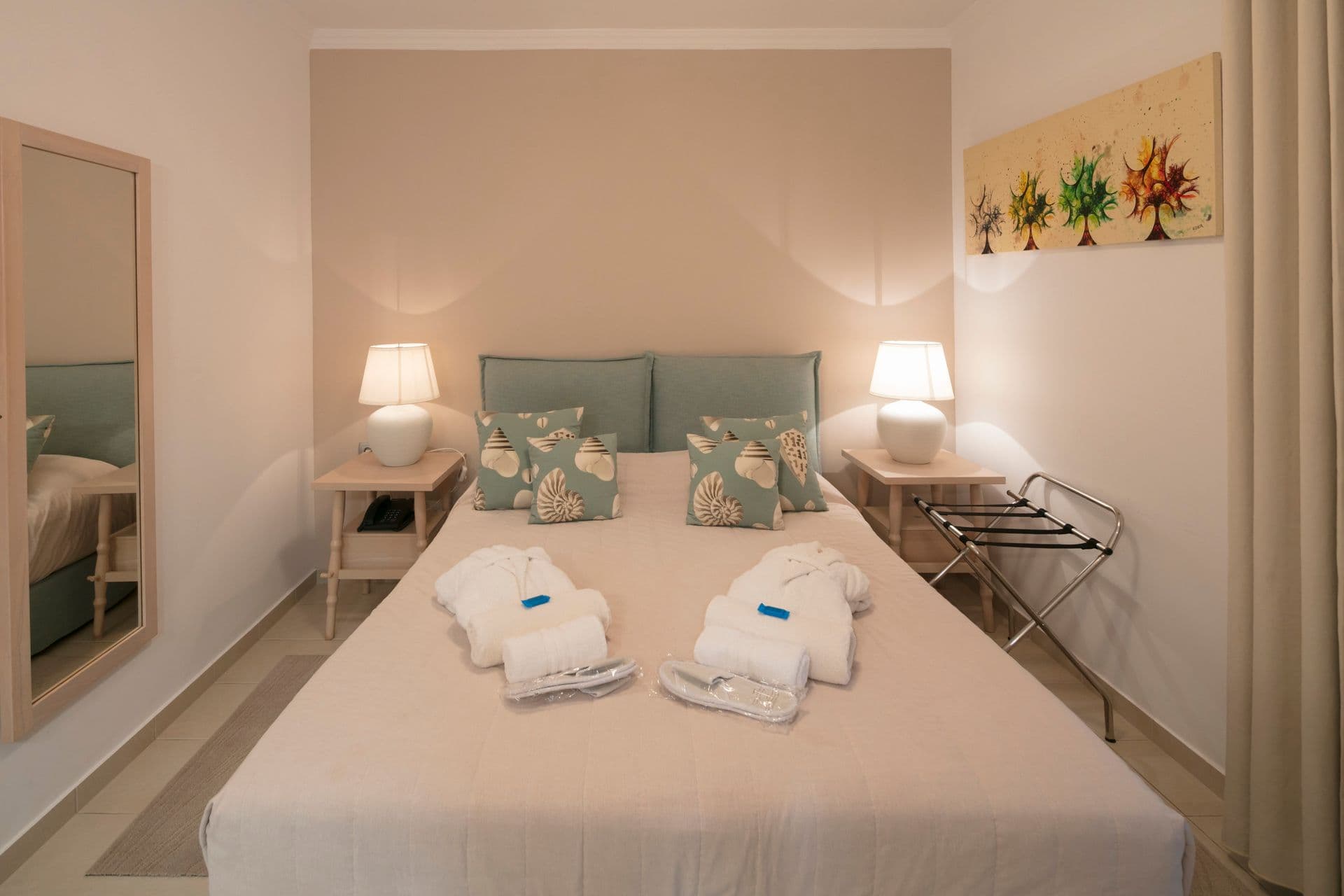 room-types-MAGICHTLS-DBLRGV-0.jpg