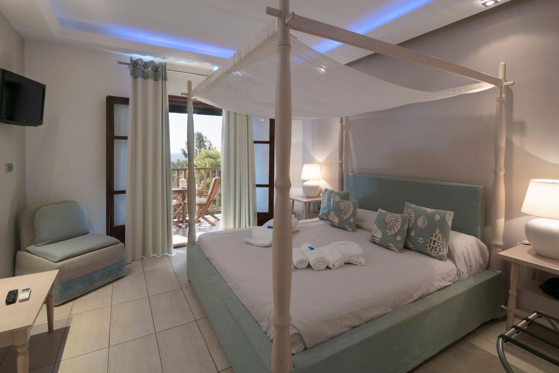 room-types-MAGICHTLS-DLXDBL-0.jpg