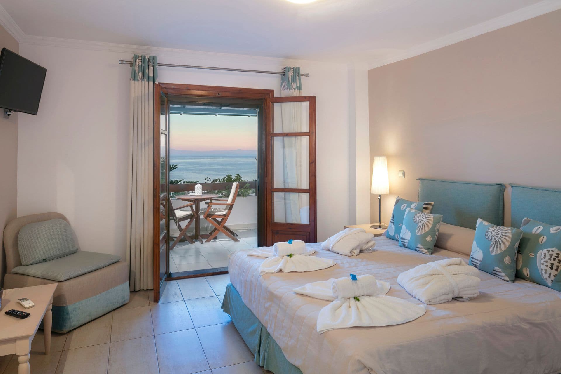room-types-MAGICHTLS-DLXTWI-0.jpg