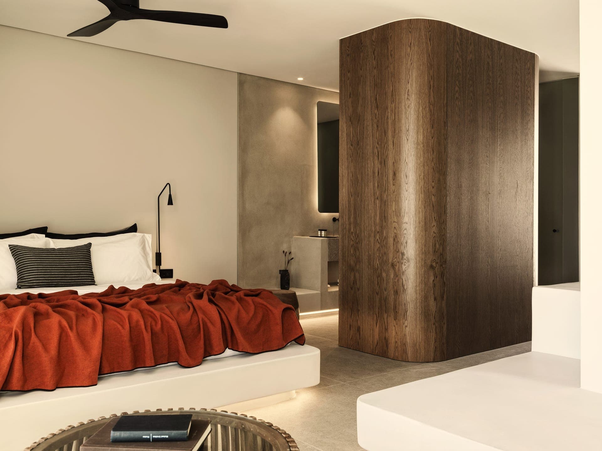 The distinctive modern design of the 40 to 50 sqm (430-538 sqft) Junior Suite Seaview with Private Pool is captivating, but we know you’ll want to look at the astonishing sea view first. Then, the private pool awaits.