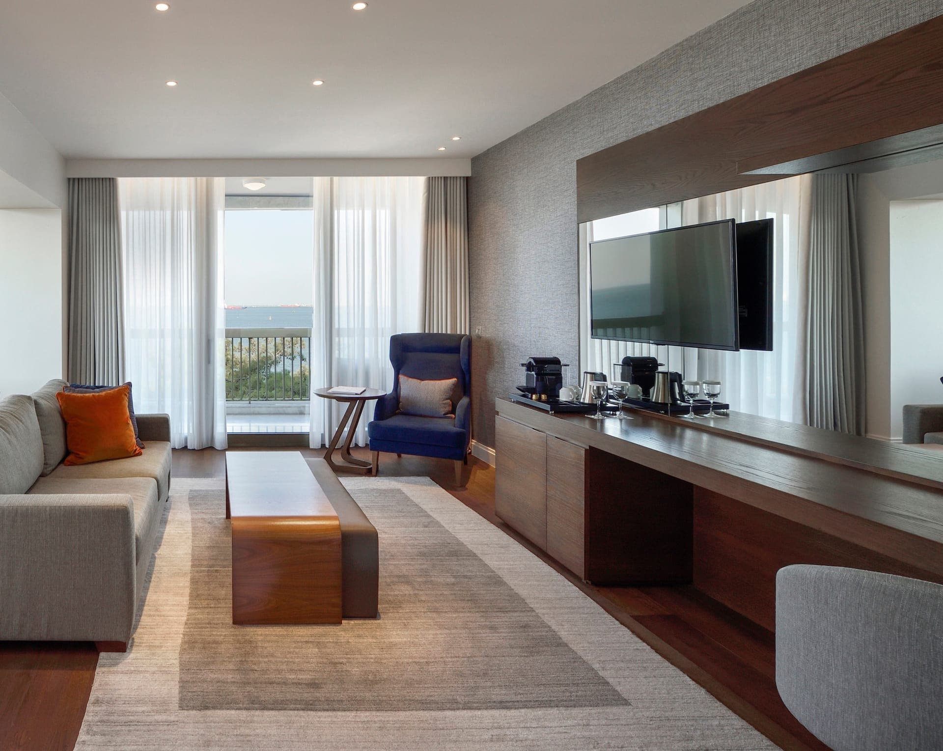 room-types-MAKEDONIAP-DLXSV-0.jpg