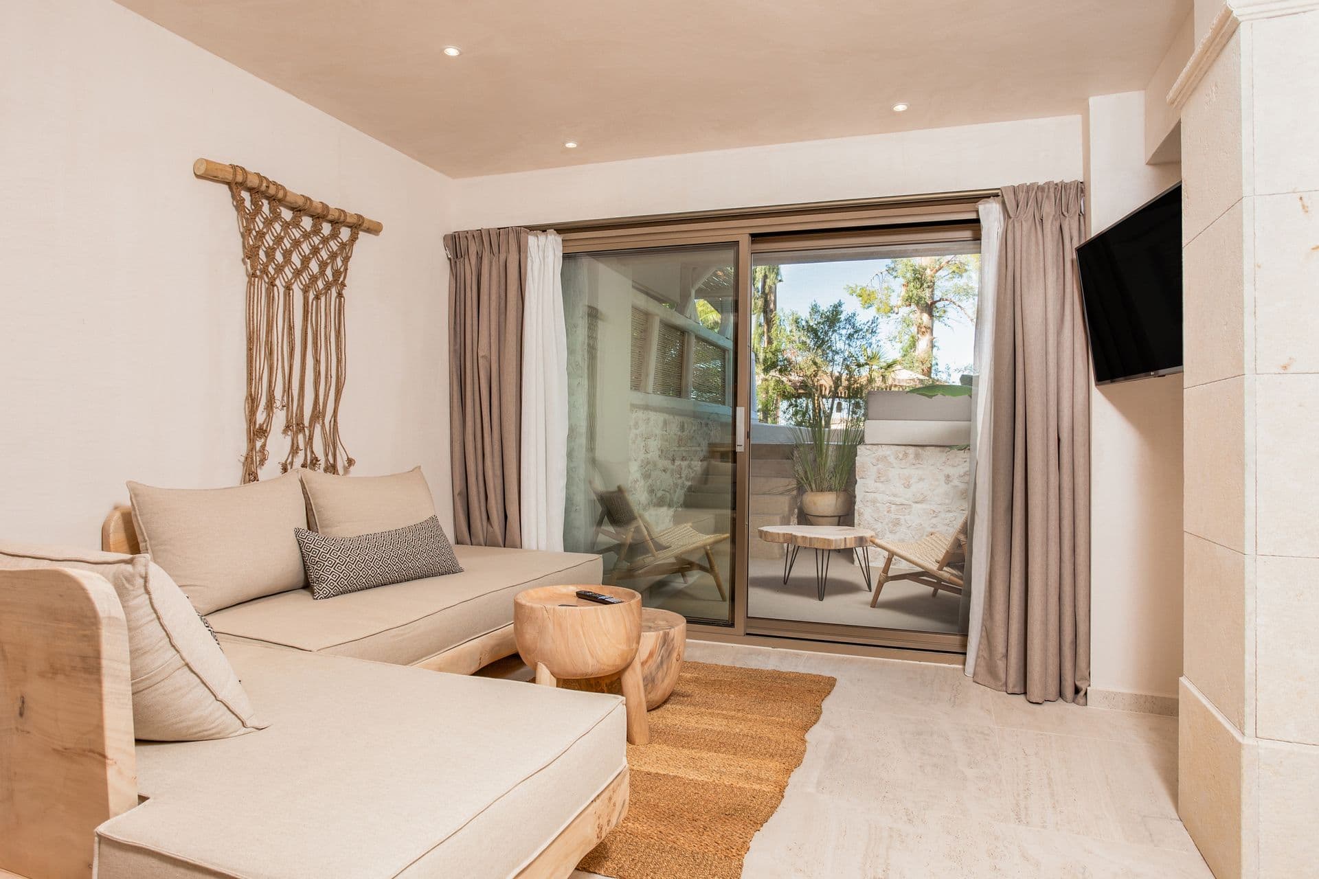 room-types-MAKOSUITES-PREMSV-0.jpg