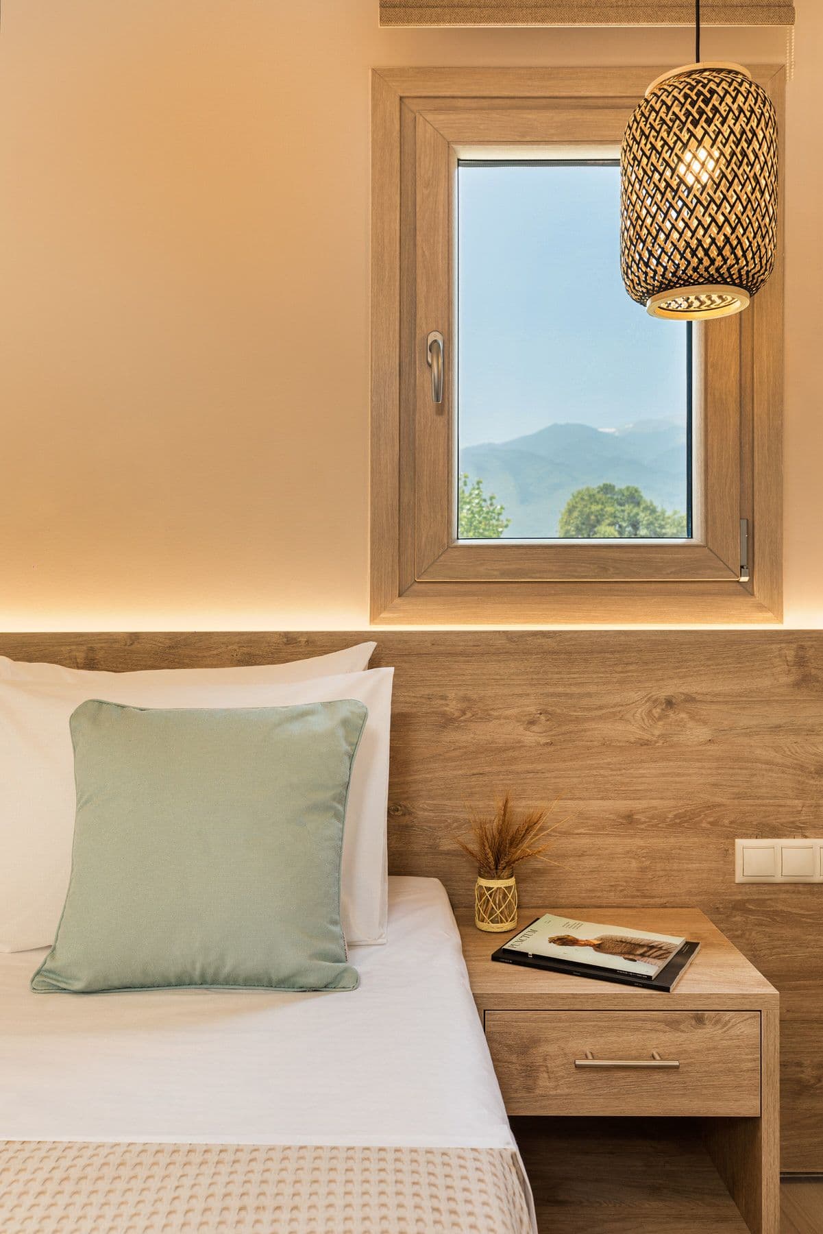 room-types-MAKRISOL-DLX-0.jpg