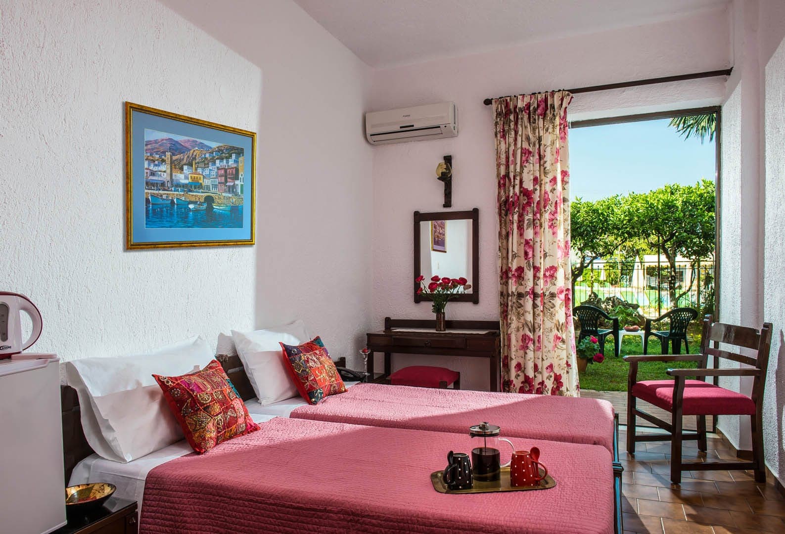 room-types-MALIAHOLID-TWIN-0.jpg