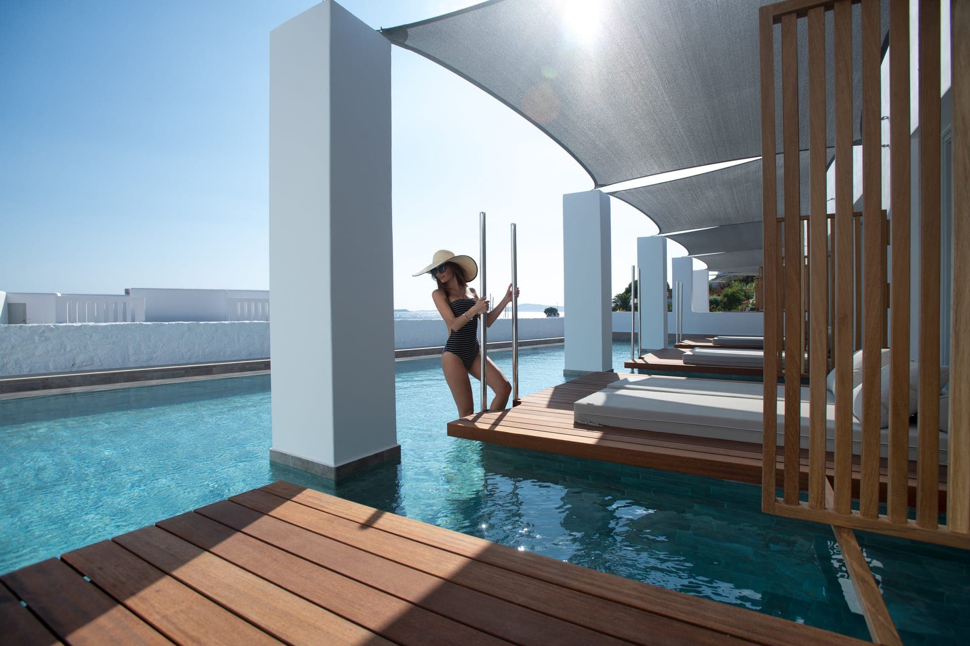 room-types-MANOULAS-DLXSUI-0.jpg