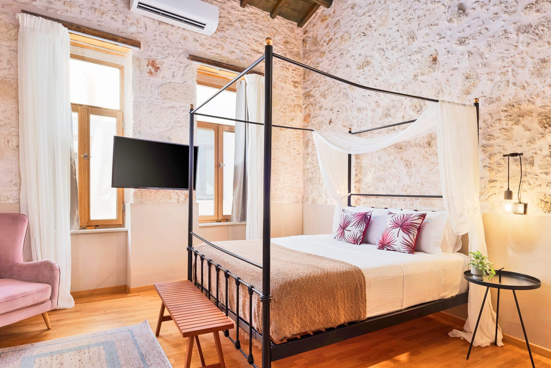 room-types-MANSIOBHRE-TWOBED-0.jpg