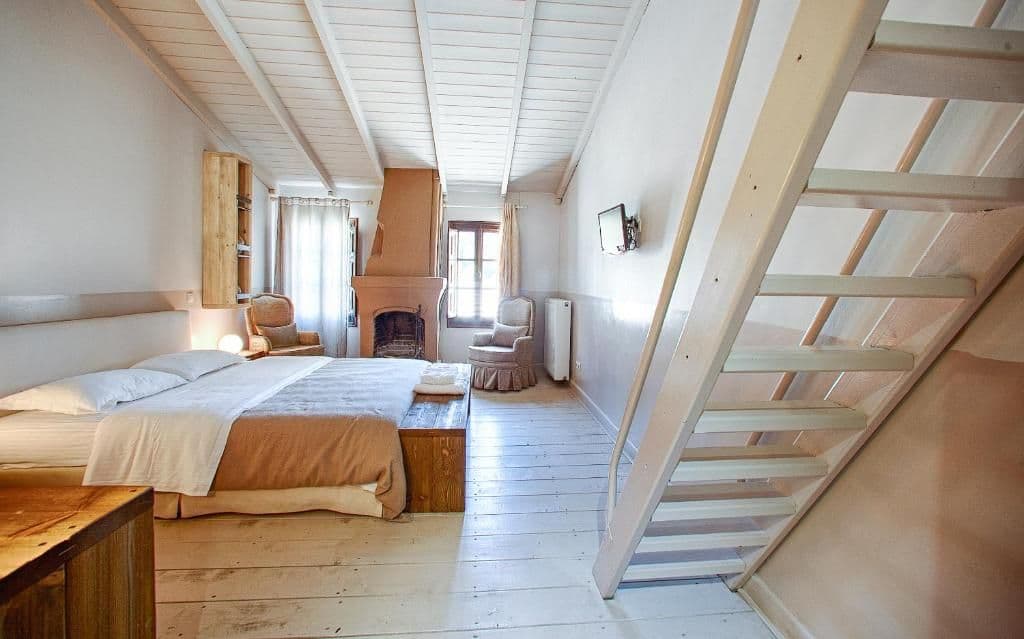 room-types-MANTANIA-CMFQUA-0.jpg