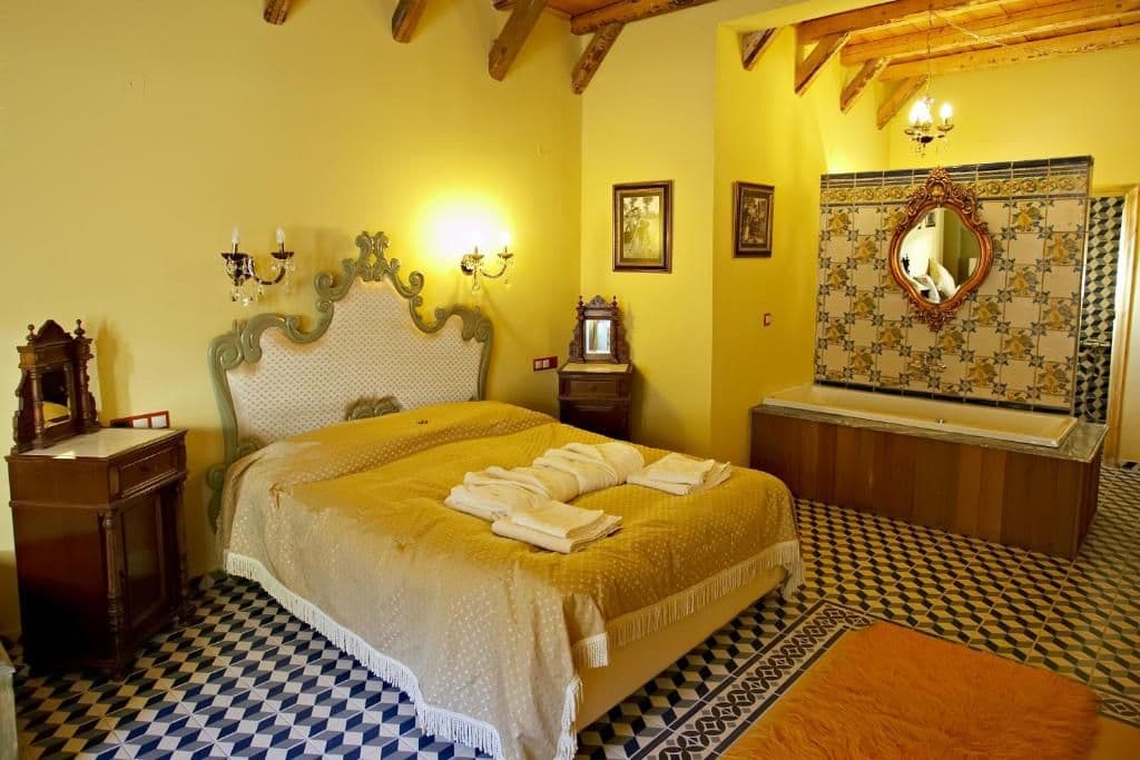 room-types-MANTANIA-JUNIOR-0.jpg
