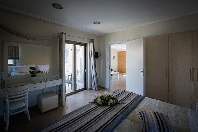 room-types-MANTINIA-DLXS-0.jpg
