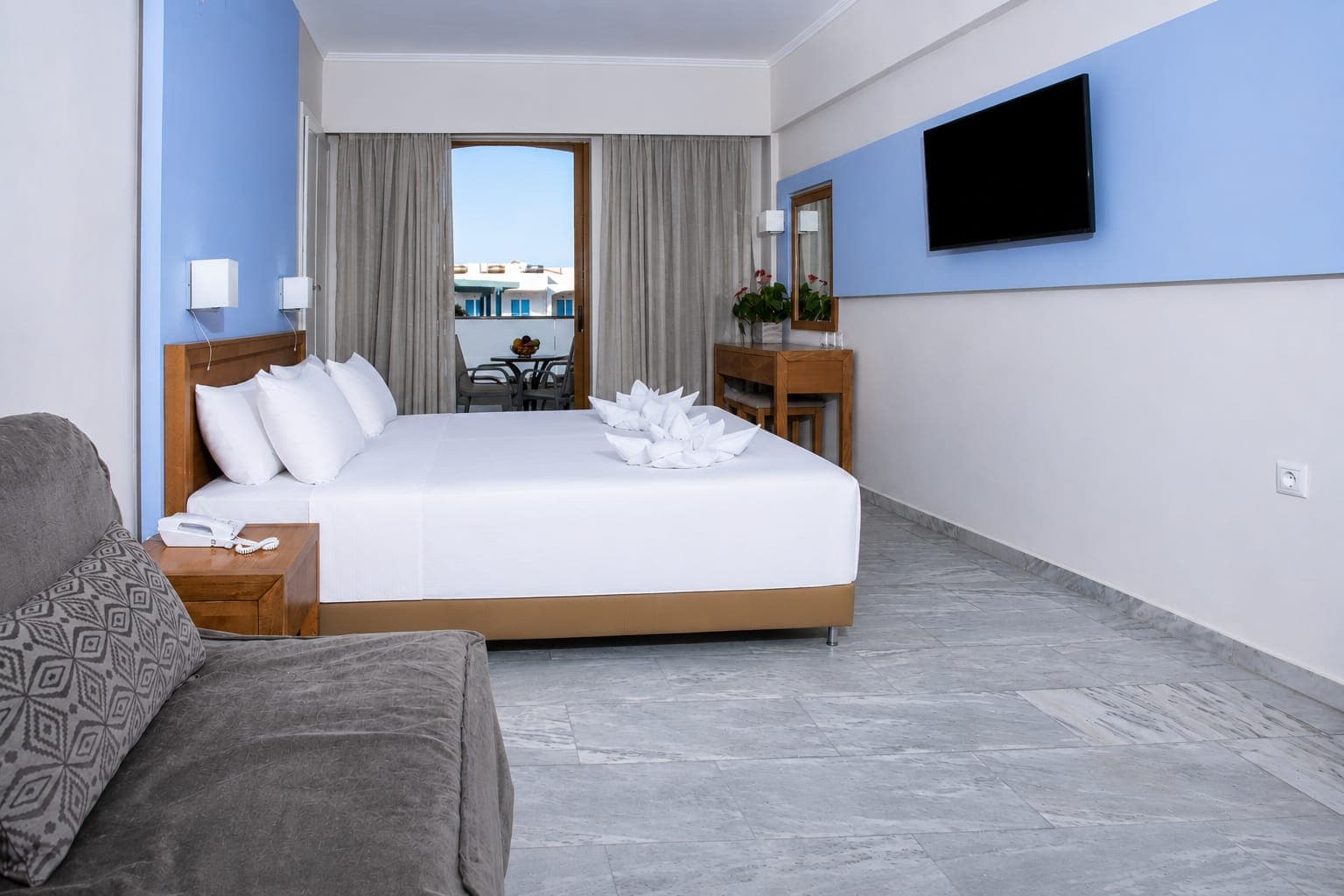 room-types-MARYHOTEL-TRIPLE-0.jpg