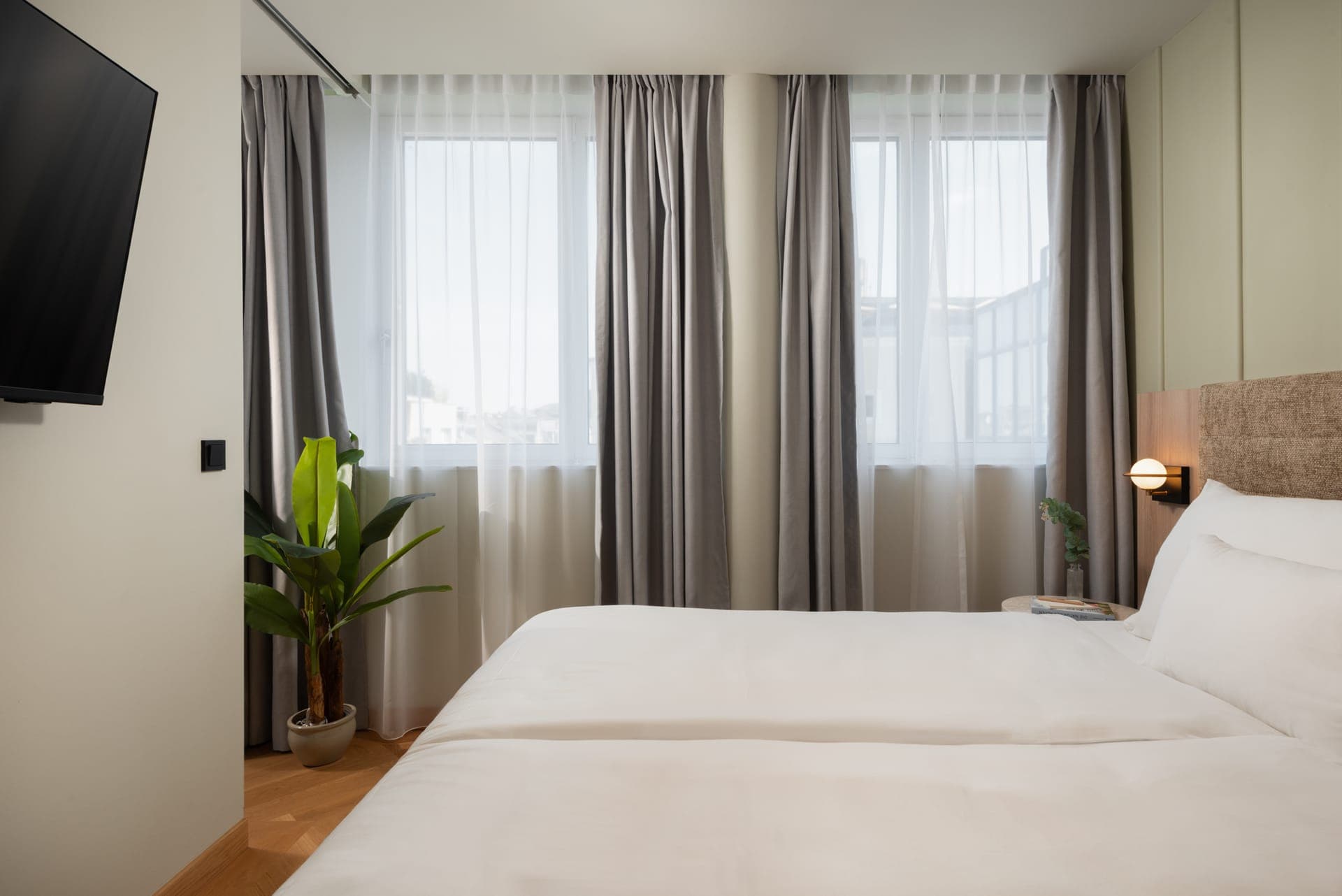 room-types-MASTERMIRA-D1BD-0.jpg